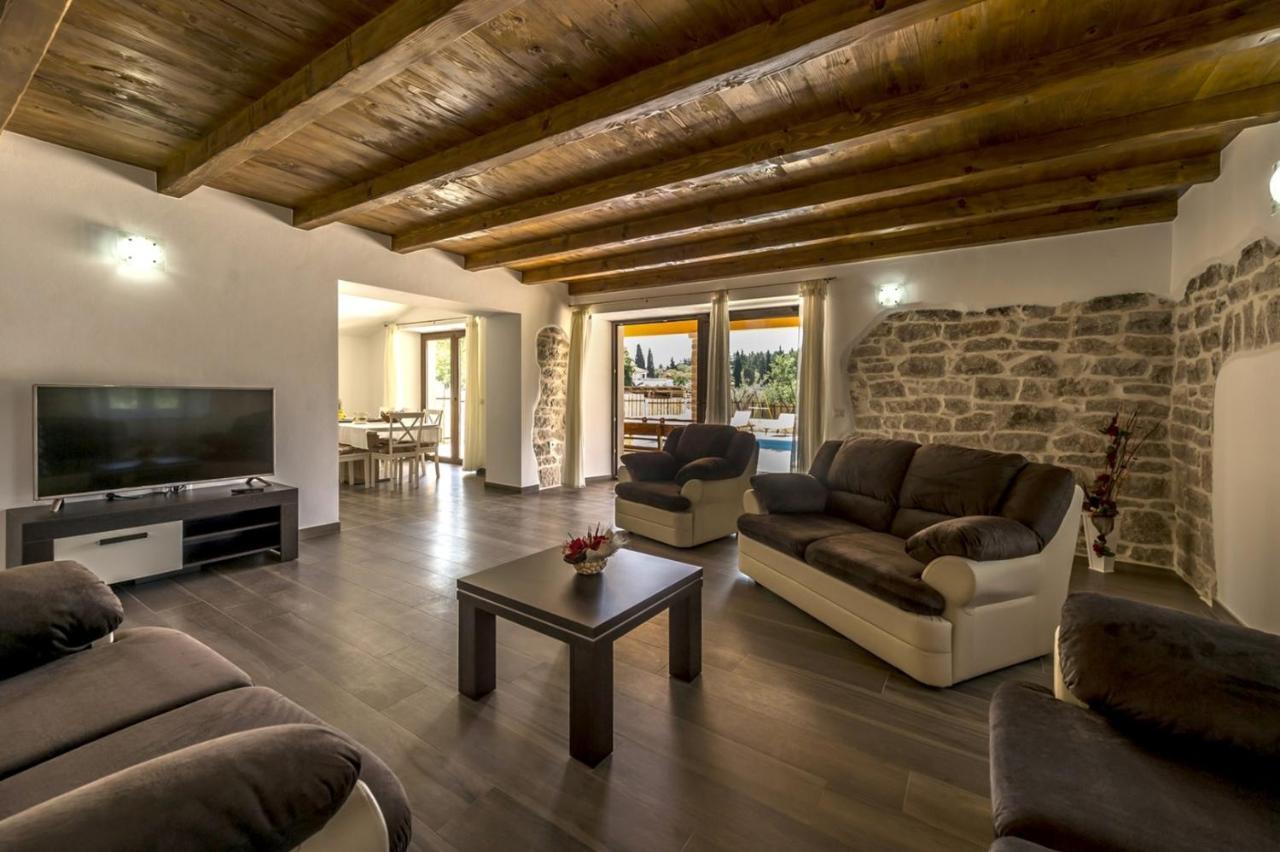 Spacious Four-Bedroom Villa Marija Klostar Buitenkant foto