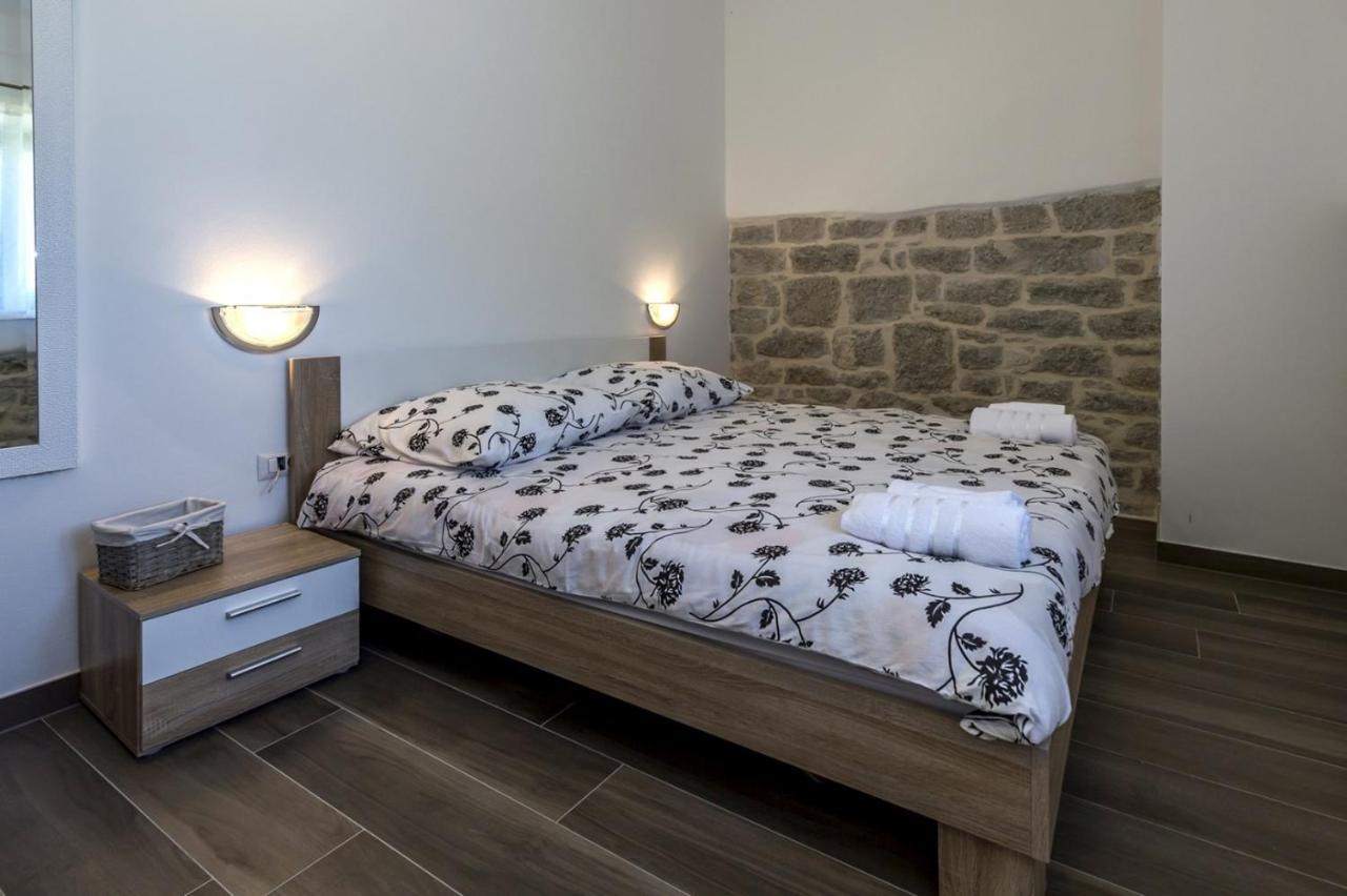 Spacious Four-Bedroom Villa Marija Klostar Buitenkant foto