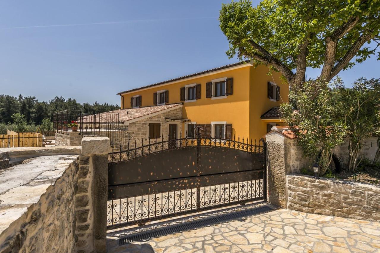 Spacious Four-Bedroom Villa Marija Klostar Buitenkant foto