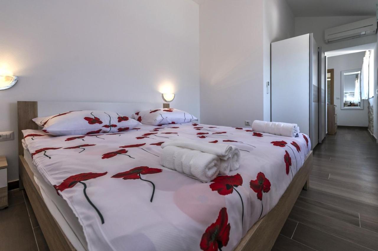 Spacious Four-Bedroom Villa Marija Klostar Buitenkant foto